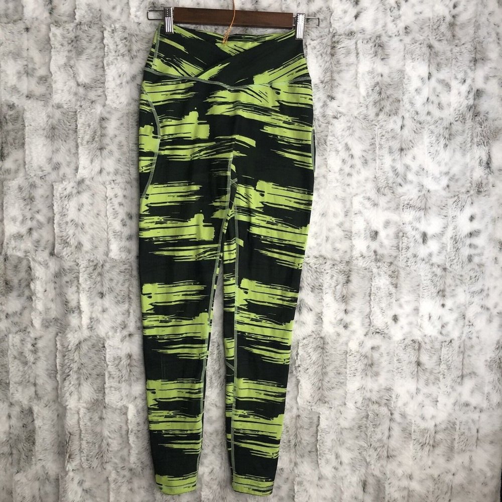 Alphalete Surface Power Criss Cross Leggings Volt Canvas Green Camo, size SMALL